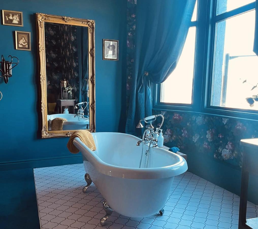 Mollys Boutique Hotel Илкли Екстериор снимка