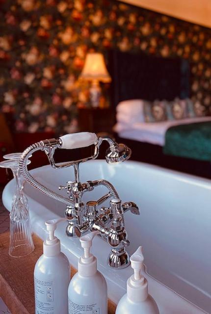 Mollys Boutique Hotel Илкли Екстериор снимка