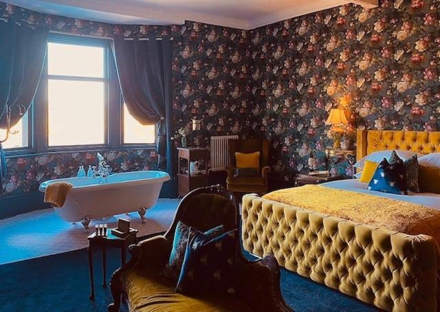 Mollys Boutique Hotel Илкли Екстериор снимка