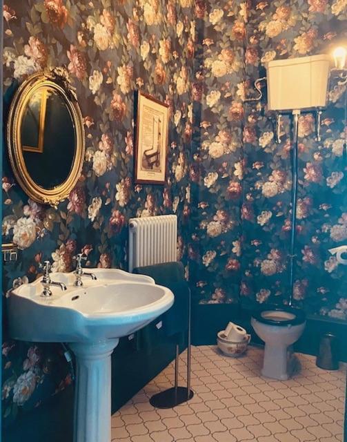 Mollys Boutique Hotel Илкли Екстериор снимка