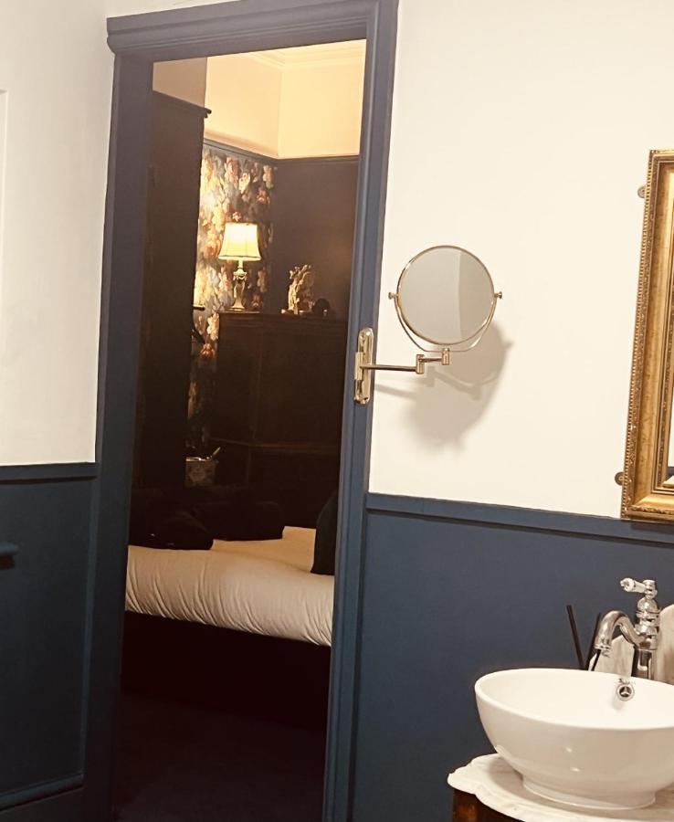 Mollys Boutique Hotel Илкли Екстериор снимка
